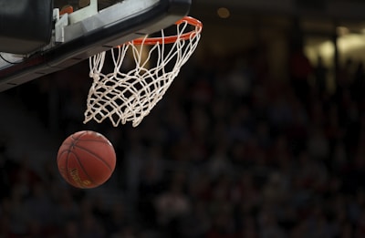 篮球赛事直播截图 - NBA球员投篮瞬间